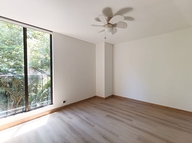 Apartamento de 2 alcobas en arriendo en Lalinde, Medellín, 101 m² · foto 9 de 13