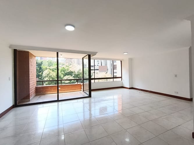 Apartamento de 3 alcobas en arriendo en Las Lomas, Medellín, 151 m² · foto 2 de 16