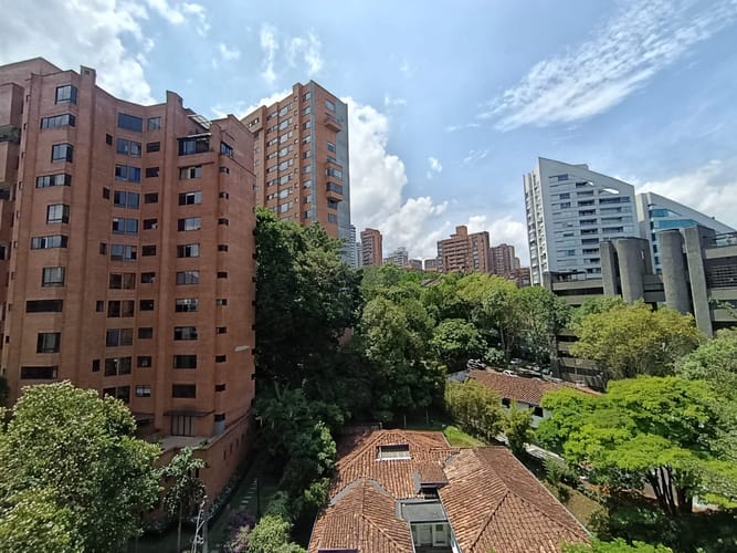 Apartamento de 3 alcobas en arriendo en Las Lomas, Medellín, 151 m² · foto 3 de 16