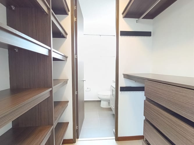 Apartamento de 2 alcobas en arriendo en El Poblado, Medellín, 92 m² · foto 12 de 20