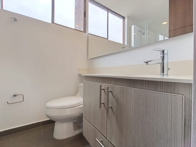 Apartamento de 2 alcobas en arriendo en El Poblado, Medellín, 92 m² · foto 13 de 20