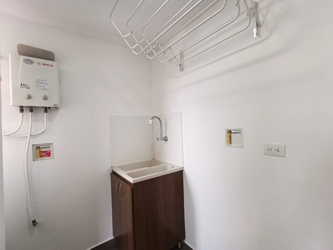 Apartamento de 2 alcobas en arriendo en El Poblado, Medellín, 92 m² · foto 15 de 20