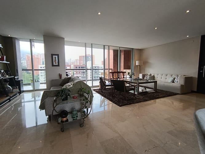 Apartamento de 3 alcobas en arriendo en Laureles, Medellín, 178 m² · foto 2 de 20