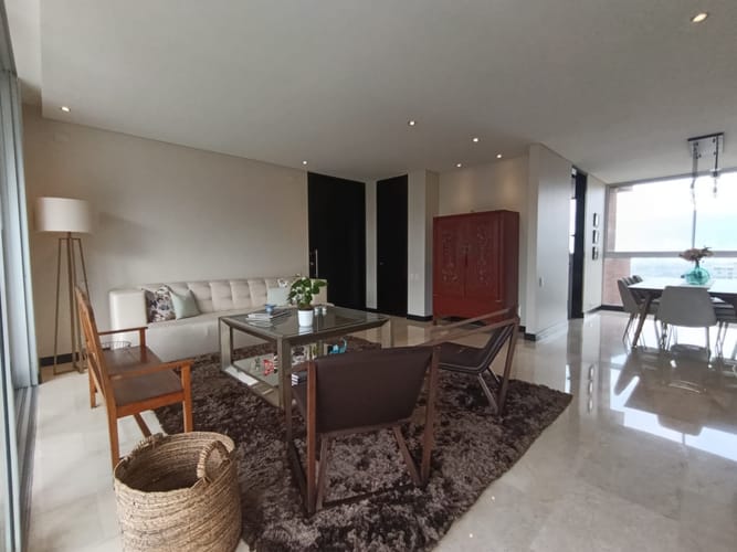 Apartamento de 3 alcobas en arriendo en Laureles, Medellín, 178 m² · foto 3 de 20