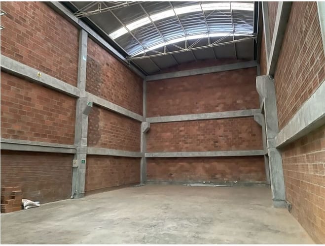 Bodega en arriendo en Zona Industrial No. 1, Itagüí, 480 m² · foto 11 de 12