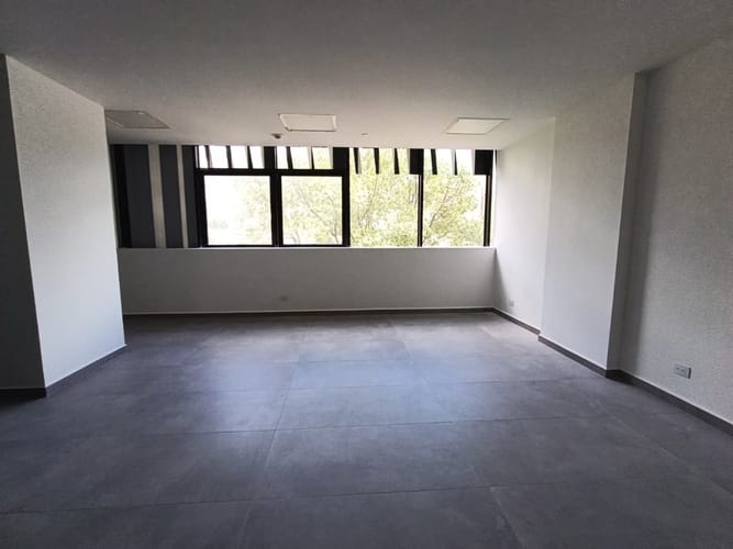 Oficina en arriendo en El Poblado, Medellín, 132 m² · foto 6 de 13