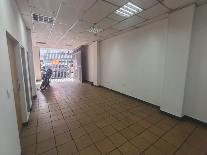 Local en arriendo en Manchester, Bello, 240 m² · foto 2 de 20