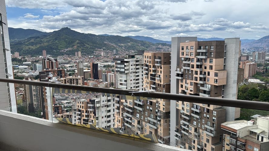 Apartamento de 3 alcobas en arriendo en Las Lomitas, Sabaneta, 77 m² · foto 3 de 11