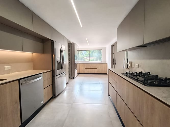 Apartamento de 5 alcobas en arriendo en El Poblado, Medellín, 240 m² · foto 6 de 20