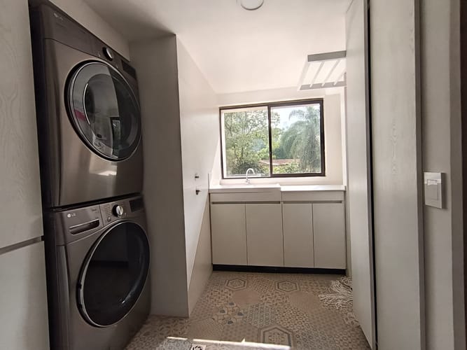 Apartamento de 5 alcobas en arriendo en El Poblado, Medellín, 240 m² · foto 7 de 20