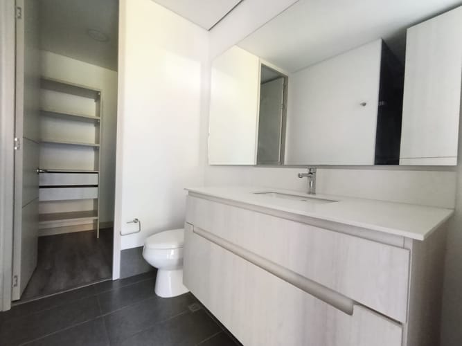 Apartaestudio en arriendo en El Poblado, Medellín, 52 m² · foto 12 de 13