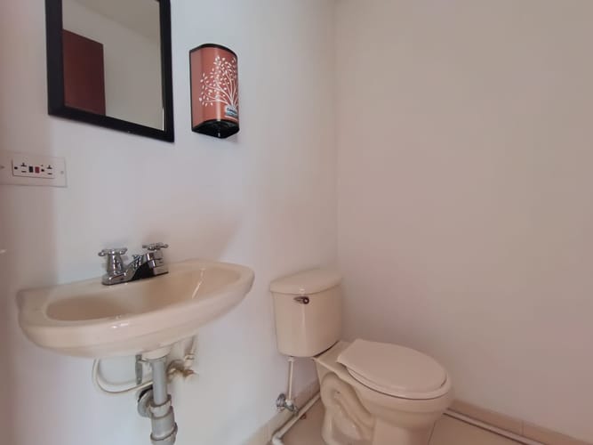 Oficina en arriendo en El Poblado, Medellín, 54 m² · foto 11 de 17