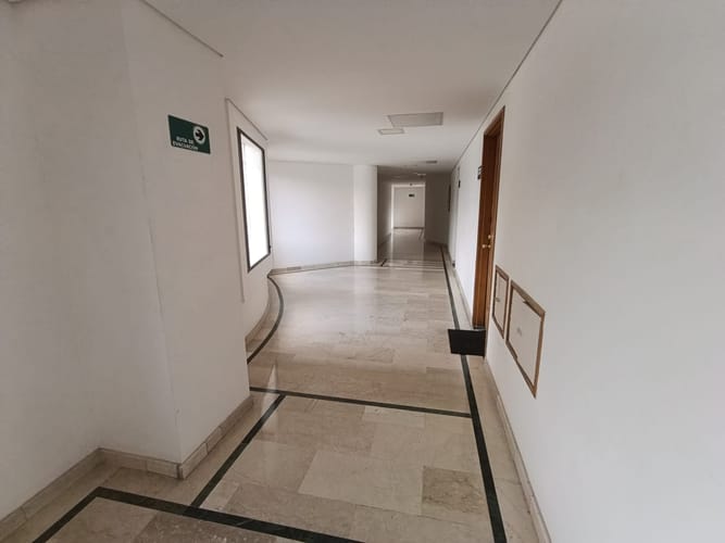 Oficina en arriendo en El Poblado, Medellín, 45 m² · foto 2 de 13