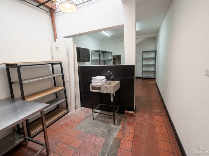 Local en arriendo en Laureles, Medellín, 130 m² · foto 2 de 9