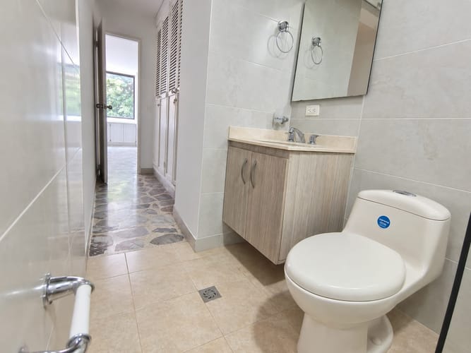 Apartamento de 4 alcobas en arriendo en Laureles, Medellín, 120 m² · foto 15 de 19