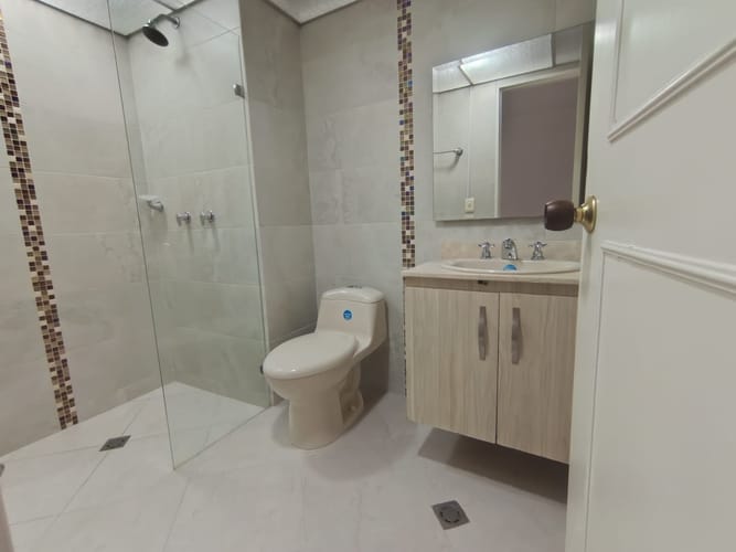Apartamento de 4 alcobas en arriendo en Laureles, Medellín, 120 m² · foto 16 de 19