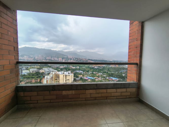 Apartamento de 4 alcobas en arriendo en El Poblado, Medellín, 125 m² · foto 2 de 17
