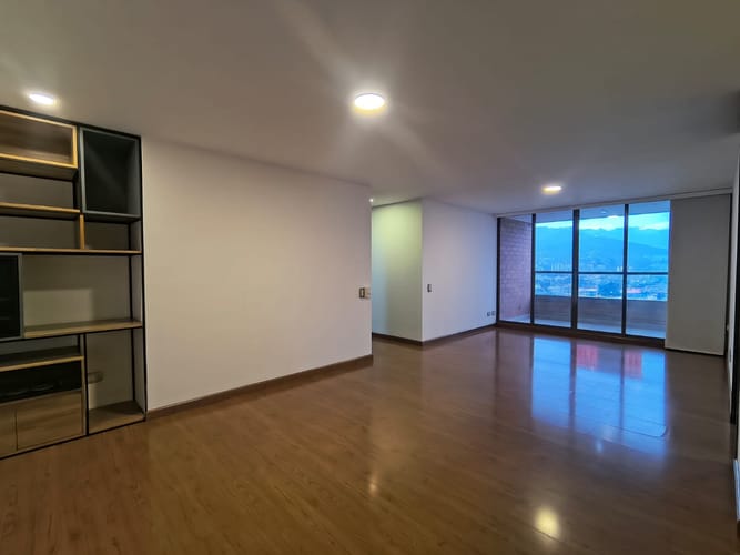 Apartamento de 4 alcobas en arriendo en El Poblado, Medellín, 125 m² · foto 3 de 17