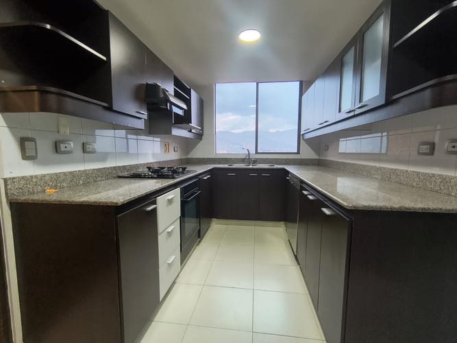Apartamento de 4 alcobas en arriendo en El Poblado, Medellín, 125 m² · foto 6 de 17