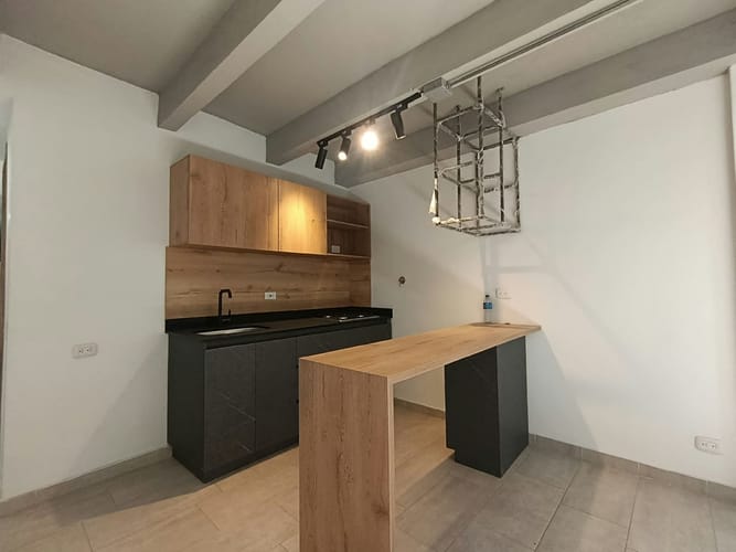Apartamento de 2 alcobas en arriendo en Boston, Medellín, 65 m² · foto 2 de 14
