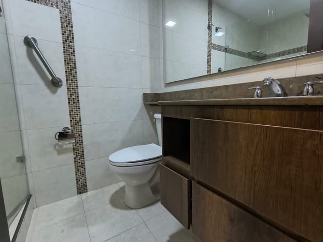 Apartamento de 4 alcobas en arriendo en El Poblado, Medellín, 125 m² · foto 16 de 17