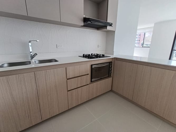 Apartamento de 3 alcobas en arriendo en Loma Del Escobero, Envigado, 90 m² · foto 2 de 13