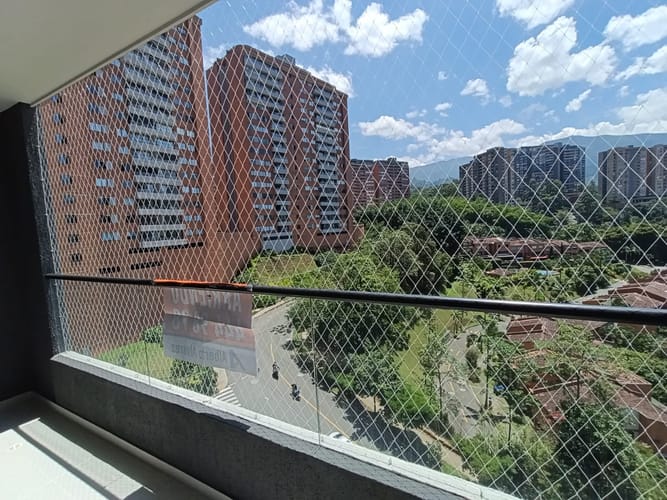 Apartamento de 3 alcobas en arriendo en Loma Del Escobero, Envigado, 90 m² · foto 4 de 13