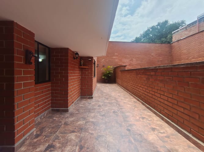 Apartamento de 3 alcobas en arriendo en Laureles, Medellín, 198 m² · foto 2 de 20
