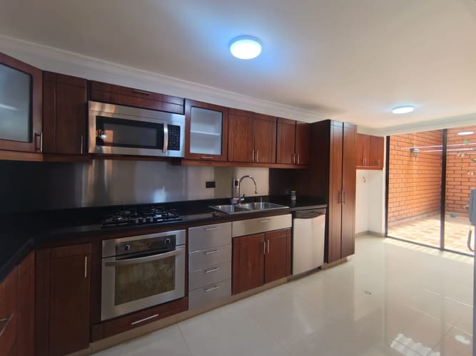 Apartamento de 3 alcobas en arriendo en Laureles, Medellín, 198 m² · foto 4 de 20