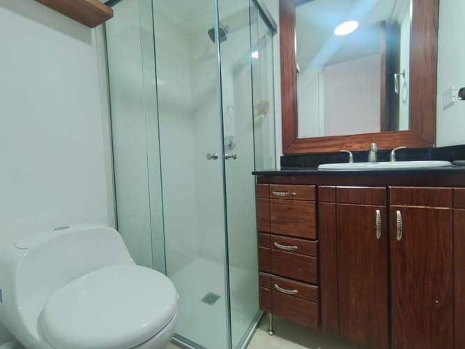 Apartamento de 3 alcobas en arriendo en Laureles, Medellín, 198 m² · foto 15 de 20