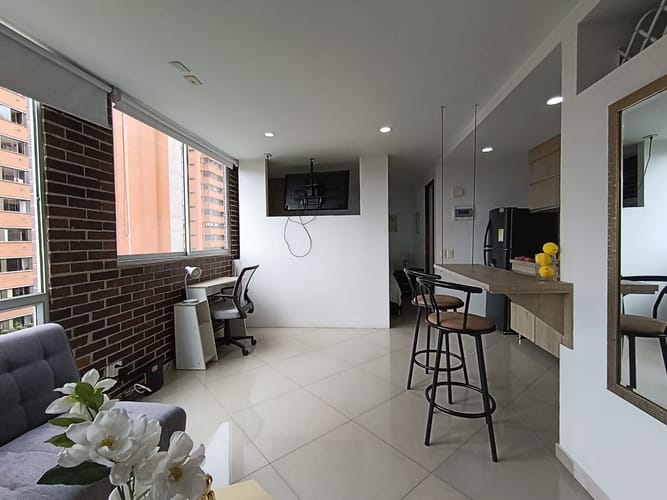 Apartaestudio en arriendo en El Tesoro, Medellín, 40 m² · foto 2 de 14