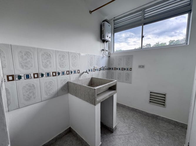 Apartamento de 3 alcobas en arriendo en El Dorado, Envigado, 86 m² · foto 5 de 15