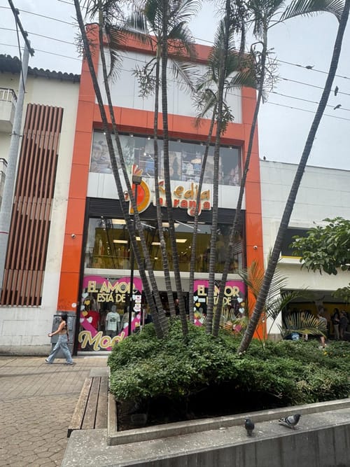 Local en arriendo en Zona Centro, Envigado, 613 m² · foto 5 de 8
