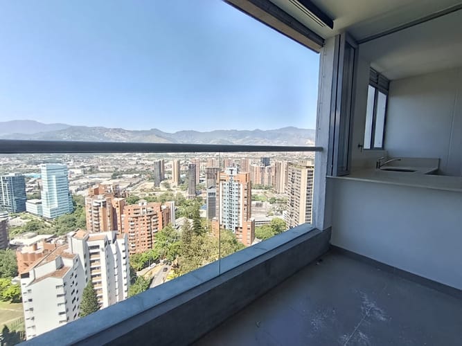 Apartamento de 3 alcobas en arriendo en Castropol, Medellín, 110 m² · foto 4 de 14