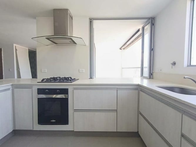 Apartamento de 3 alcobas en arriendo en Castropol, Medellín, 110 m² · foto 10 de 14