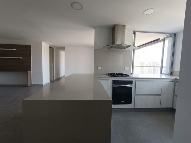 Apartamento de 3 alcobas en arriendo en Castropol, Medellín, 110 m² · foto 12 de 14