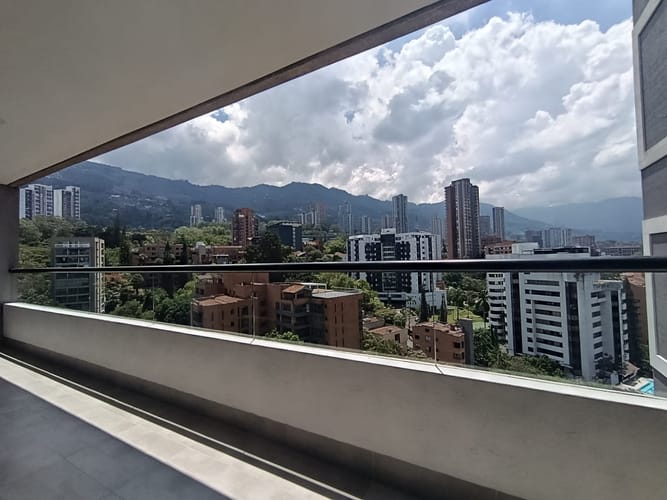 Apartamento de 2 alcobas en arriendo en El Poblado, Medellín, 89 m² · foto 2 de 14