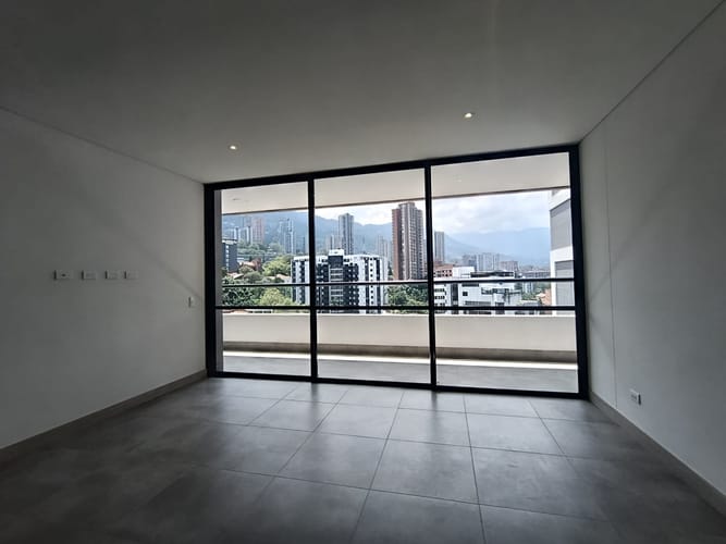 Apartamento de 2 alcobas en arriendo en El Poblado, Medellín, 89 m² · foto 3 de 14