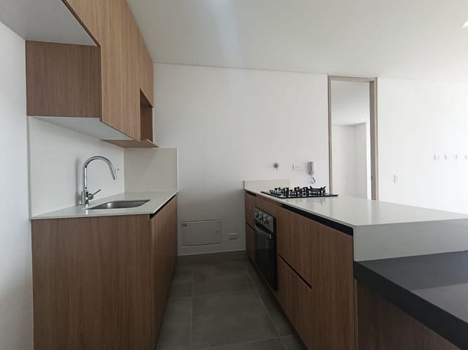 Apartamento de 2 alcobas en arriendo en El Poblado, Medellín, 89 m² · foto 5 de 14
