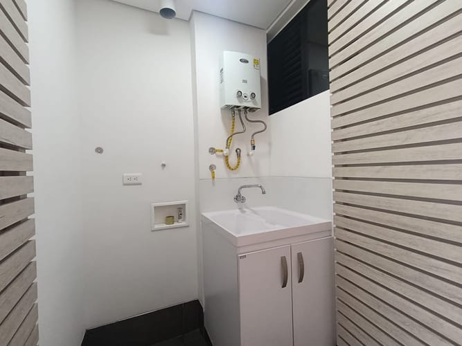 Apartamento de 2 alcobas en arriendo en El Poblado, Medellín, 89 m² · foto 8 de 14
