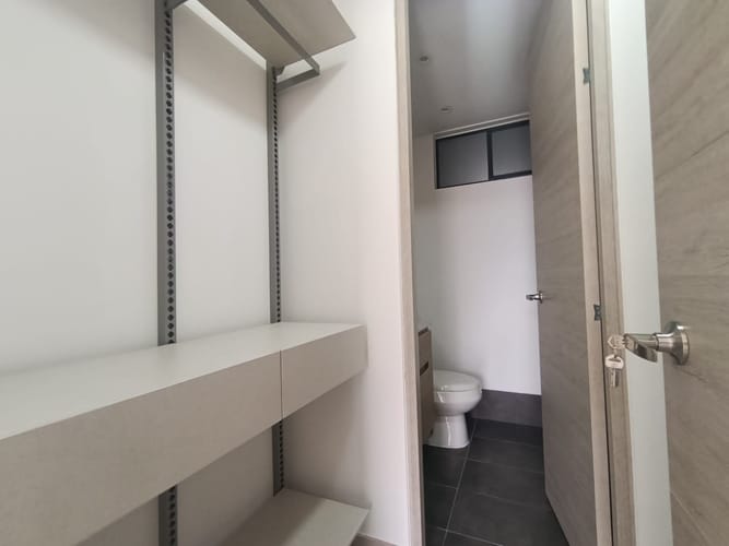 Apartamento de 2 alcobas en arriendo en El Poblado, Medellín, 89 m² · foto 10 de 14