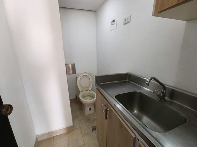 Oficina en arriendo en Guayaquil, Medellín, 40 m² · foto 8 de 10