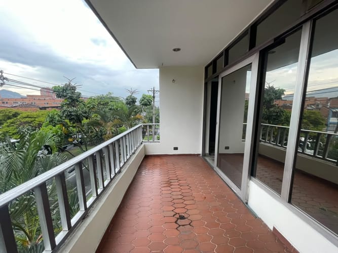 Apartamento de 2 alcobas en arriendo en Laureles, Medellín, 109 m² · foto 5 de 18