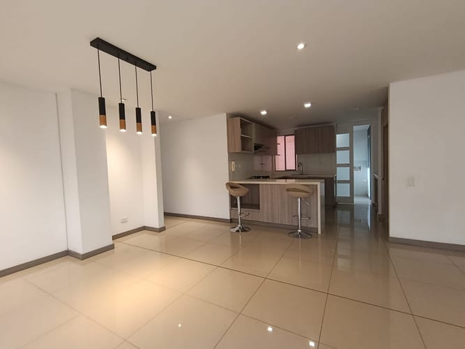 Apartamento de 3 alcobas en arriendo en Loma De La Doctora, Sabaneta, 140 m² · foto 4 de 20