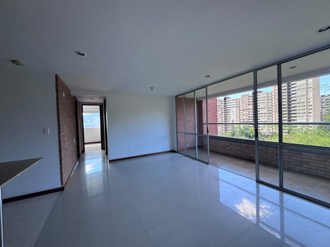Apartamento de 2 alcobas en arriendo en El Poblado, Envigado, 76 m² · foto 2 de 15
