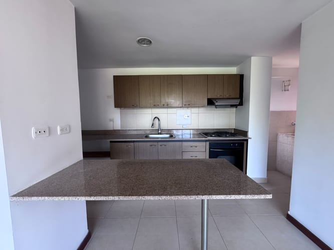 Apartamento de 2 alcobas en arriendo en El Poblado, Envigado, 76 m² · foto 3 de 15