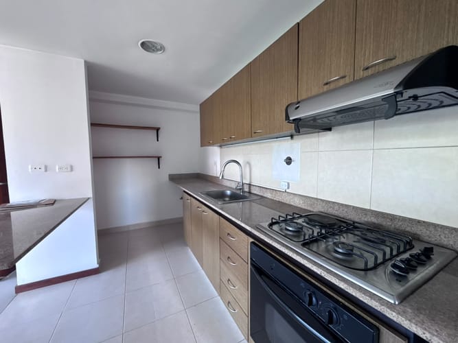 Apartamento de 2 alcobas en arriendo en El Poblado, Envigado, 76 m² · foto 4 de 15