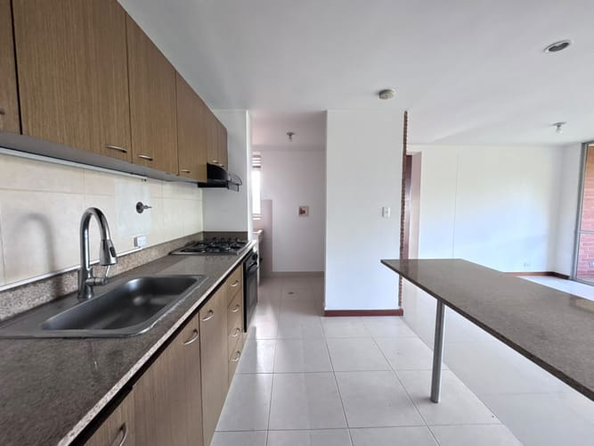 Apartamento de 2 alcobas en arriendo en El Poblado, Envigado, 76 m² · foto 5 de 15