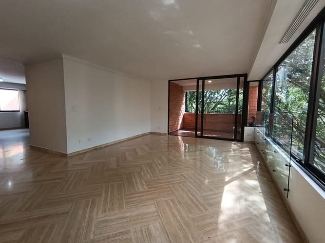 Apartamento de 3 alcobas en arriendo en El Poblado, Medellín, 148 m² · foto 2 de 19