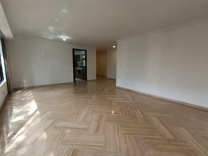 Apartamento de 3 alcobas en arriendo en El Poblado, Medellín, 148 m² · foto 3 de 19